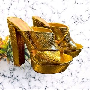 Sexy Gold platform slides, sandals.
